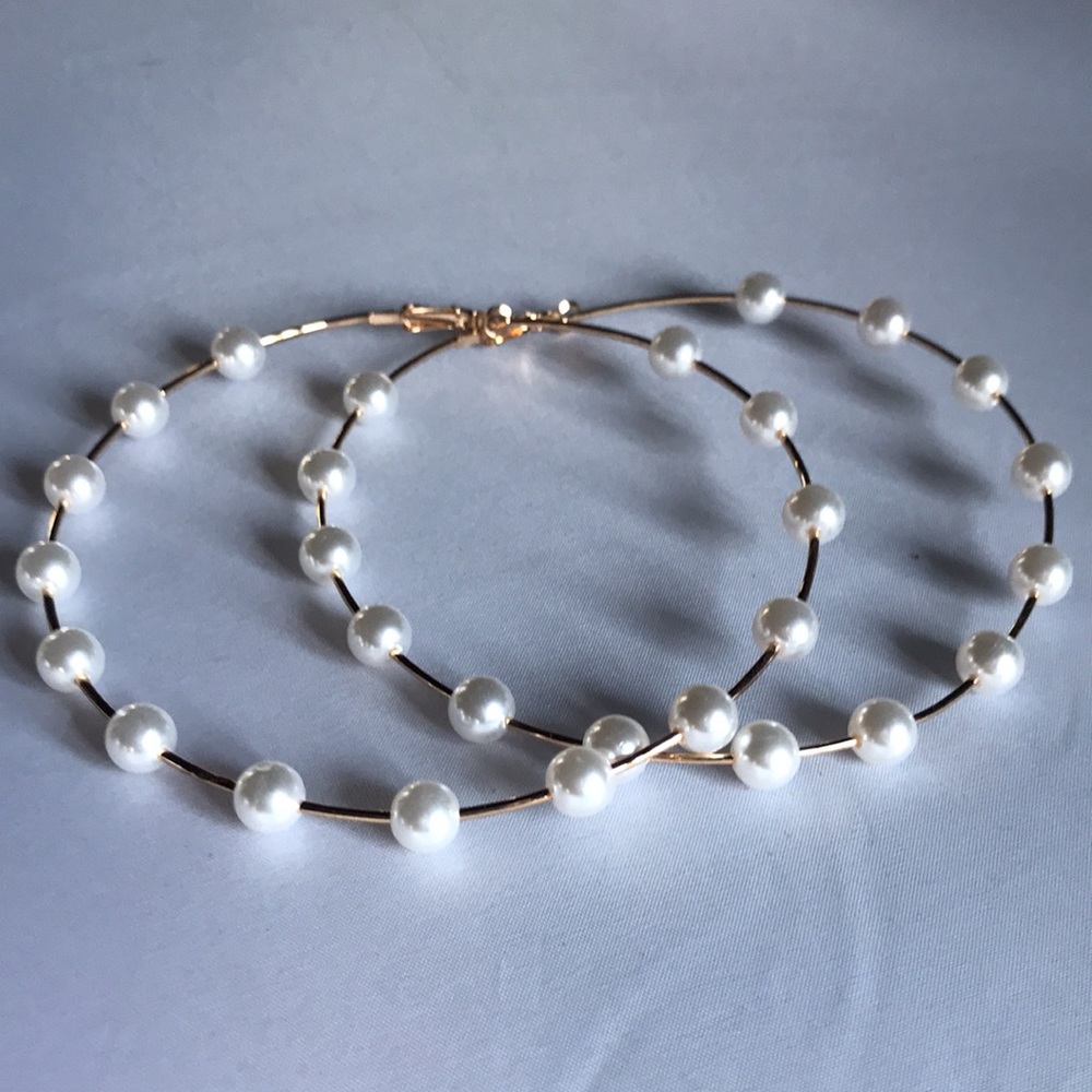 🎉Host Pick🎉New! Large Pearl Hoop Earrings - Picture 7 of 9